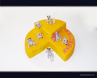 Marcipánový modelovaný 3 D dort s marcipánovou modelovanou ozdobou.